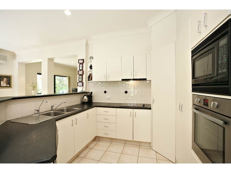 6 Fan Road, Robina QLD 4226