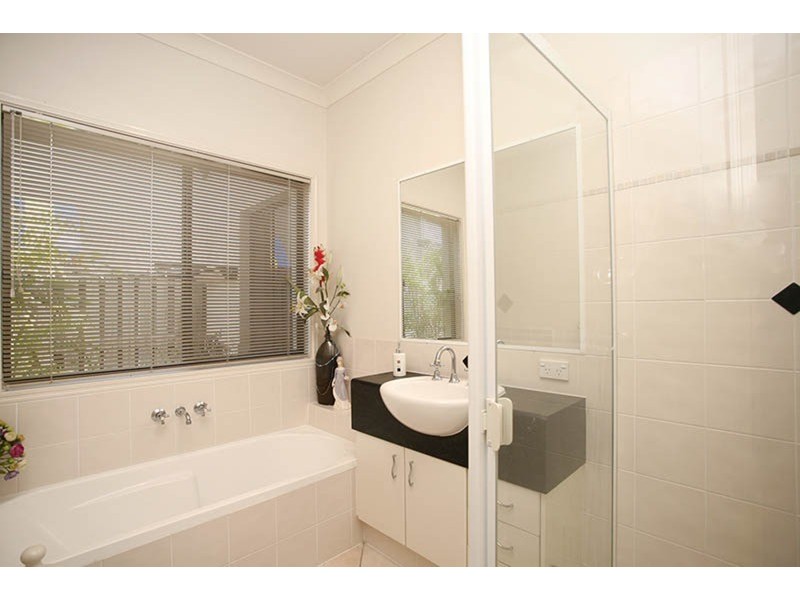 6 Fan Road, Robina QLD 4226