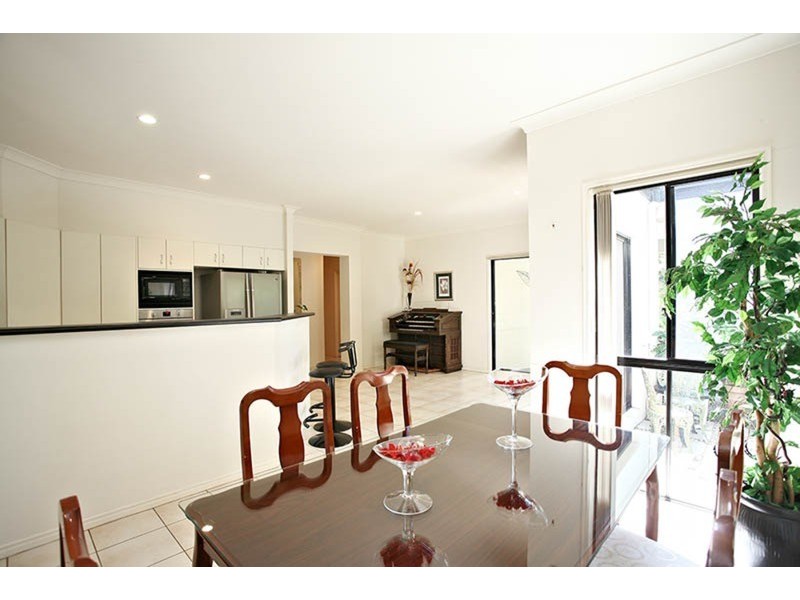 6 Fan Road, Robina QLD 4226