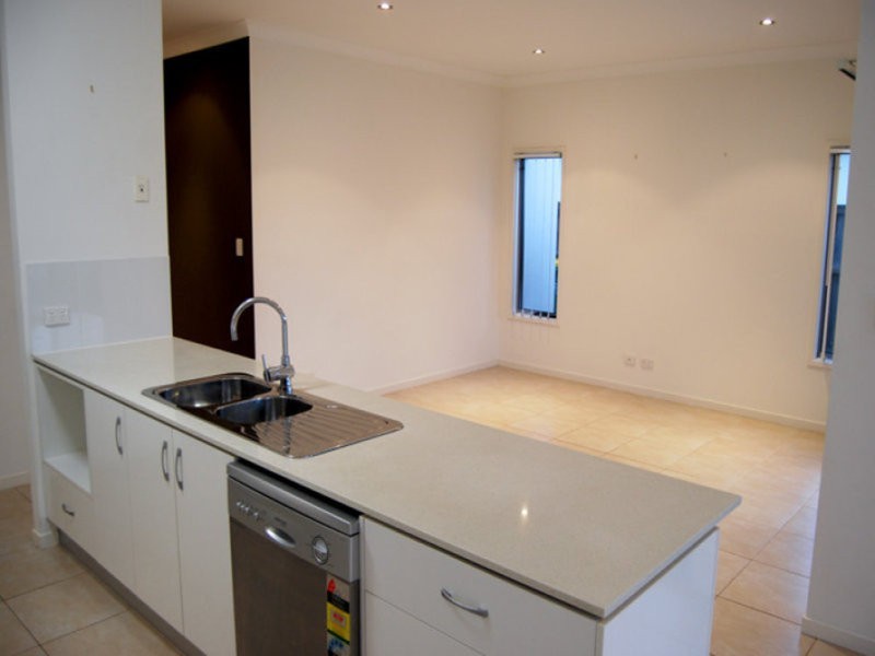 1/32 Marks Avenue, Varsity Lakes QLD 4227