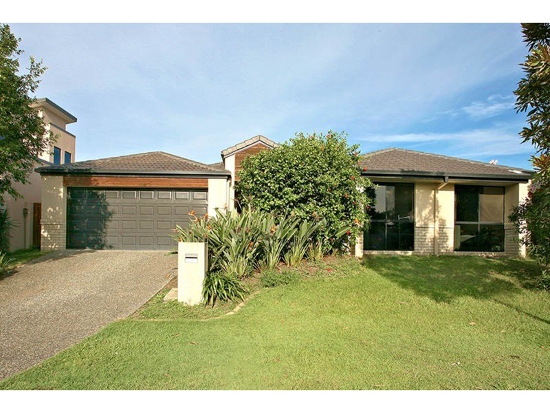 2/4 Silvermaple Street, Robina QLD 4226