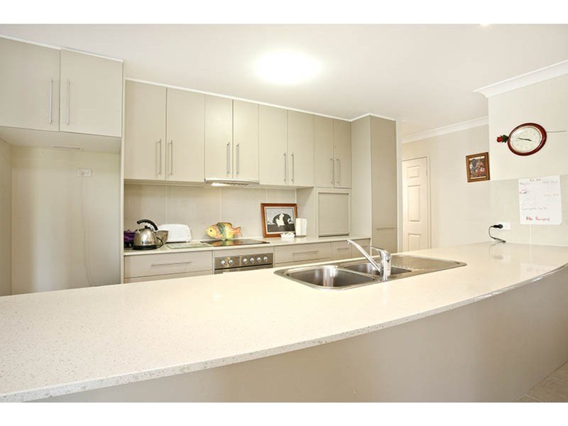 2/4 Silvermaple Street, Robina QLD 4226