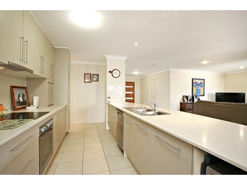 2/4 Silvermaple Street, Robina QLD 4226