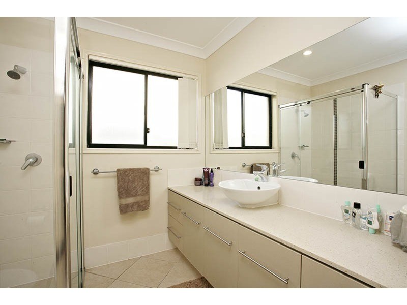 2/4 Silvermaple Street, Robina QLD 4226