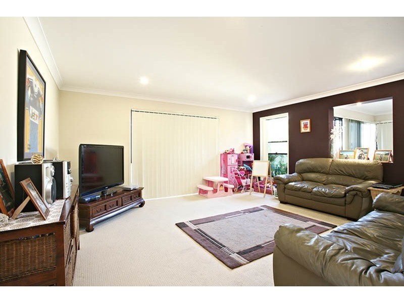 2/4 Silvermaple Street, Robina QLD 4226