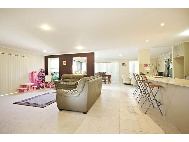 2/4 Silvermaple Street, Robina QLD 4226