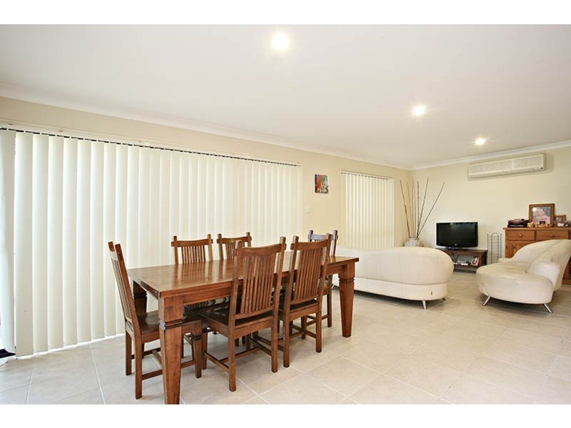 2/4 Silvermaple Street, Robina QLD 4226