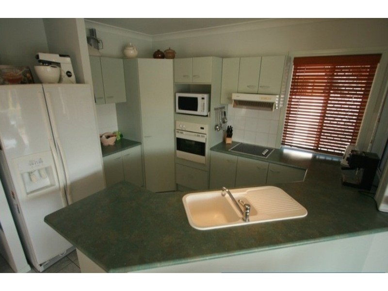 37 Notre Dame Court, Varsity Lakes QLD 4227
