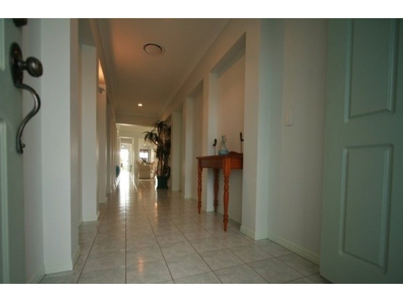 37 Notre Dame Court, Varsity Lakes QLD 4227