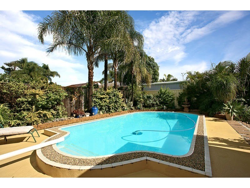 83 Vatakoula Parade, Mermaid Waters QLD 4218
