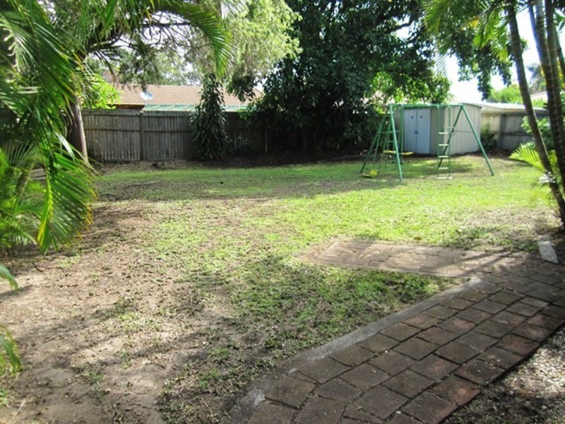 100 Rumrunner Street, Mermaid Waters QLD 4218