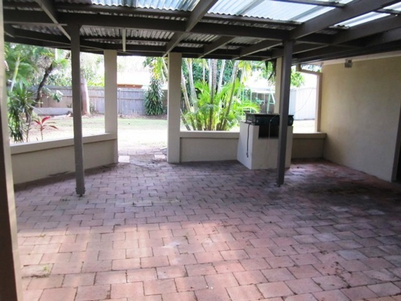 100 Rumrunner Street, Mermaid Waters QLD 4218