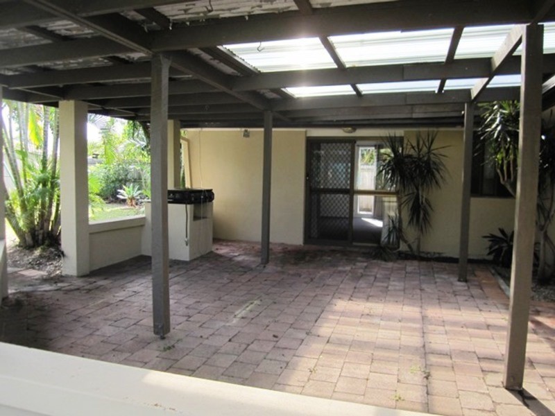 100 Rumrunner Street, Mermaid Waters QLD 4218