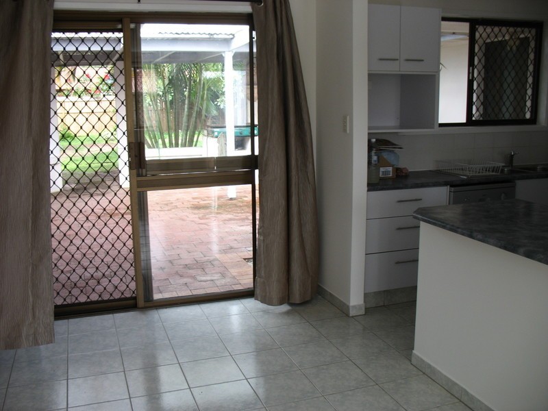 100 Rumrunner Street, Mermaid Waters QLD 4218