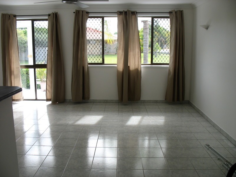 100 Rumrunner Street, Mermaid Waters QLD 4218