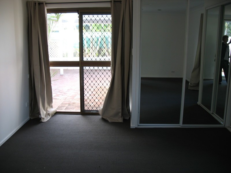 100 Rumrunner Street, Mermaid Waters QLD 4218