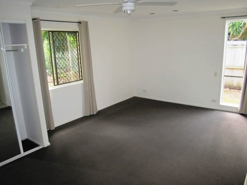 100 Rumrunner Street, Mermaid Waters QLD 4218