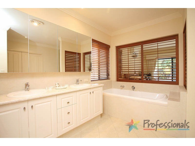 51 Lancewood Circuit, Robina QLD 4226