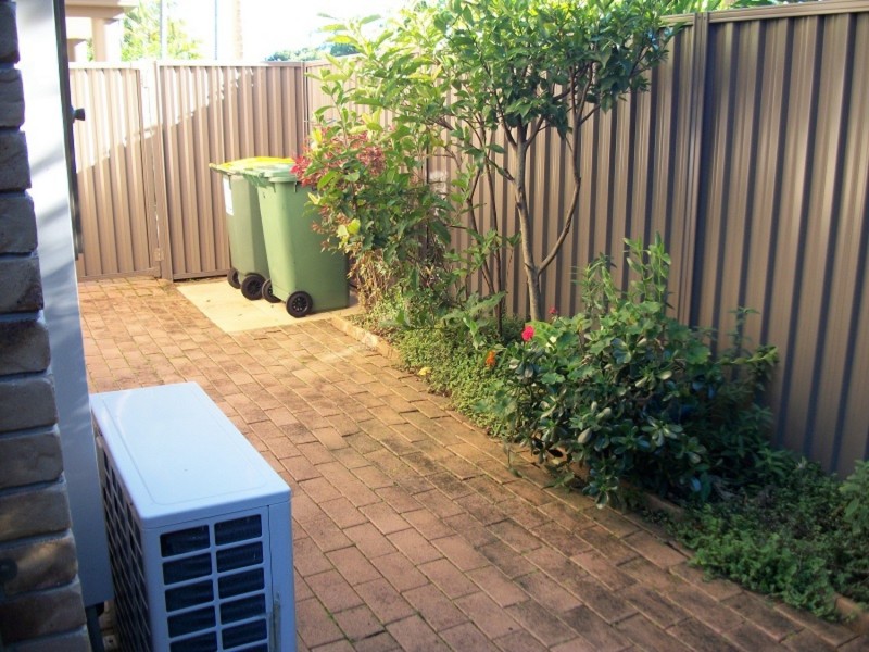 1/9 Cupania Place, Elanora QLD 4221