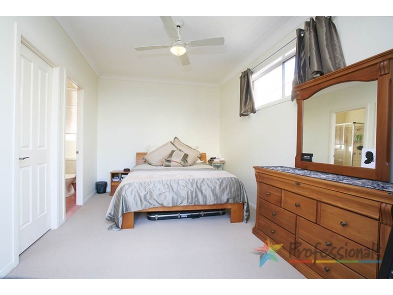 18 Marciana Crescent, Varsity Lakes QLD 4227