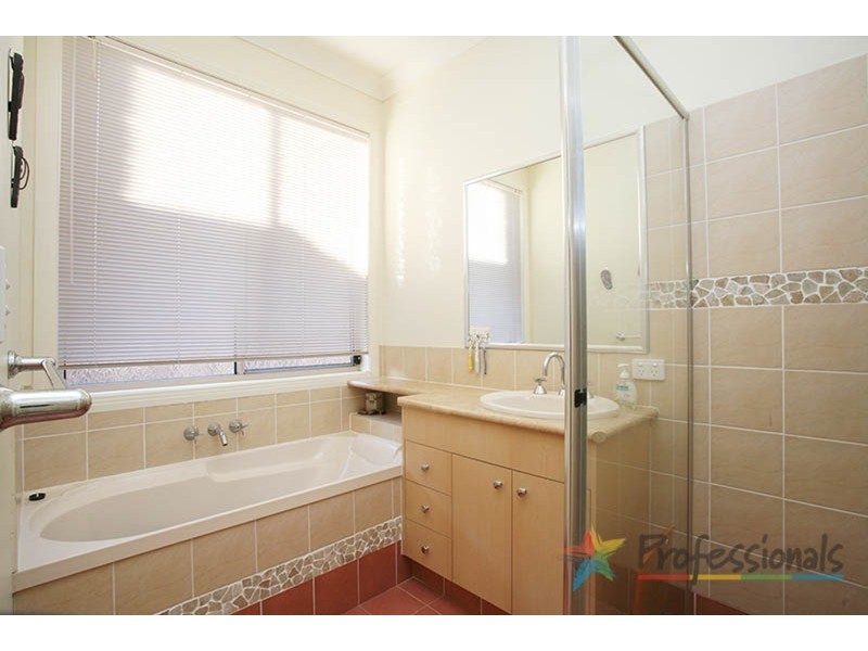 18 Marciana Crescent, Varsity Lakes QLD 4227
