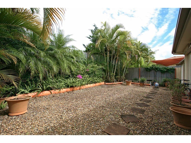 1/8 Peppertree Circuit, Robina QLD 4226