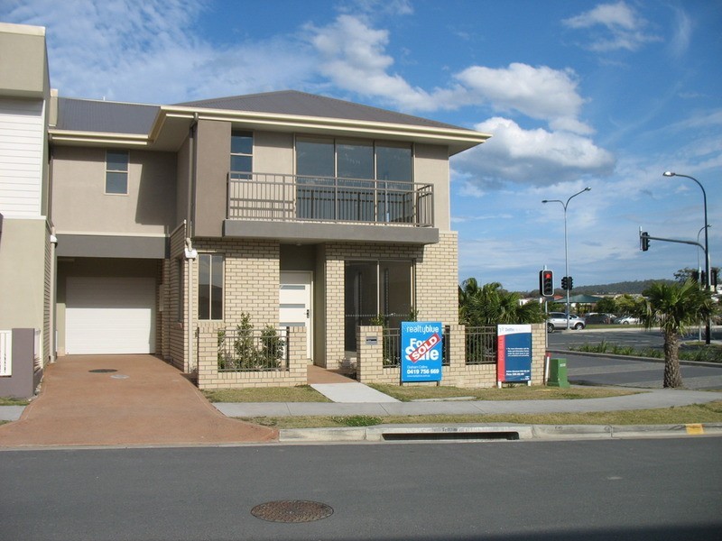 30 Emily Way, Varsity Lakes QLD 4227