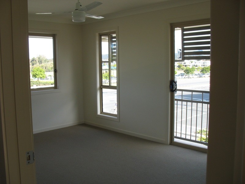 30 Emily Way, Varsity Lakes QLD 4227