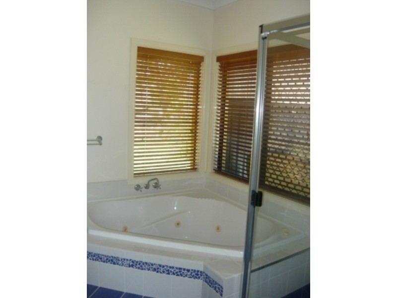 27 Hillridge Crescent, Varsity Lakes QLD 4227