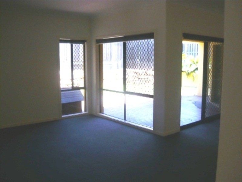 27 Hillridge Crescent, Varsity Lakes QLD 4227