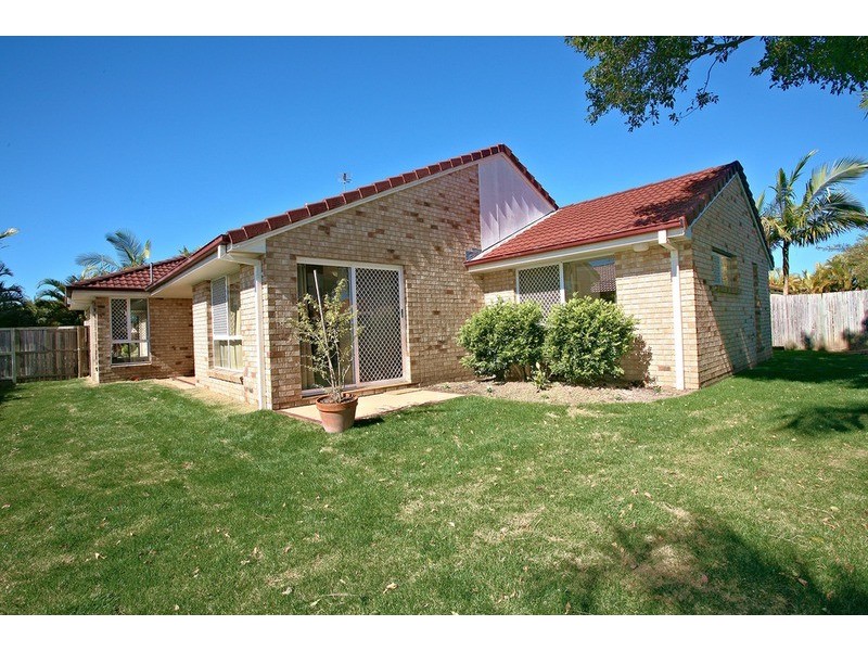 30 Warbler Parade, Varsity Lakes QLD 4227