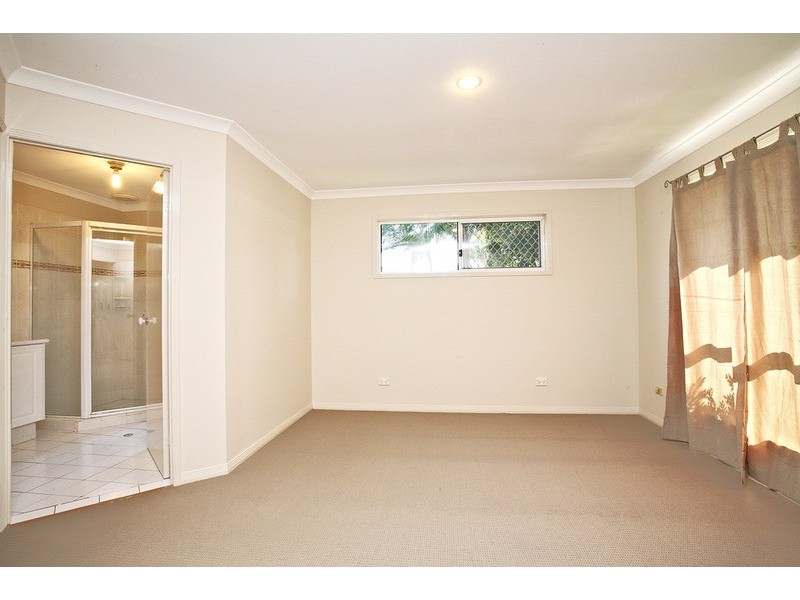 30 Warbler Parade, Varsity Lakes QLD 4227