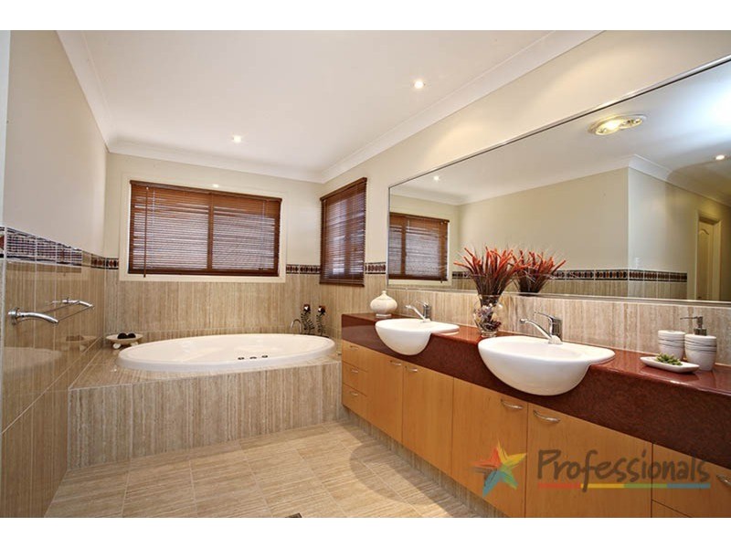 13 Applegum Court, Robina QLD 4226