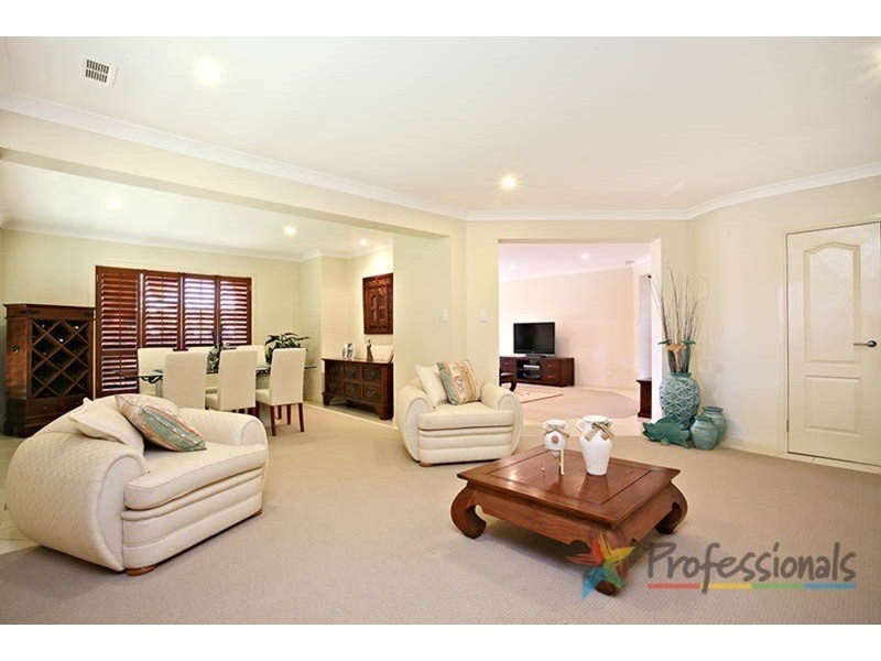 13 Applegum Court, Robina QLD 4226