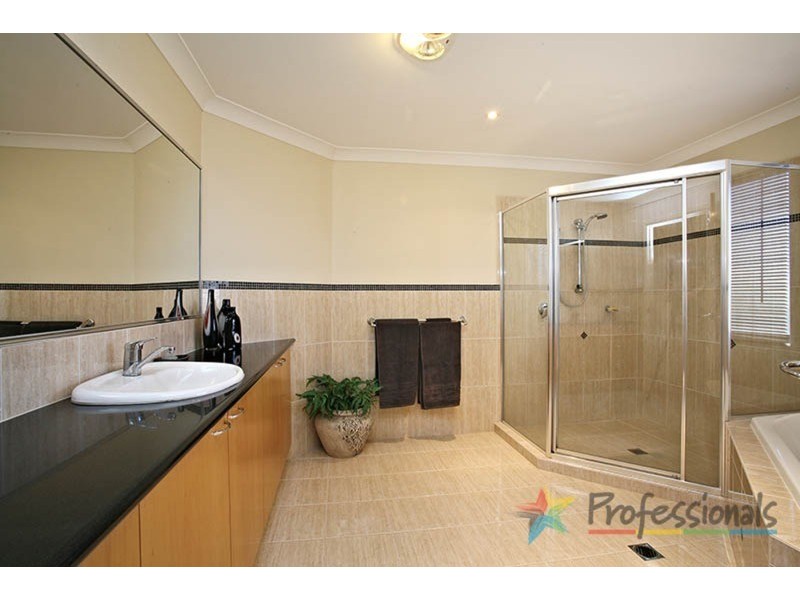 13 Applegum Court, Robina QLD 4226