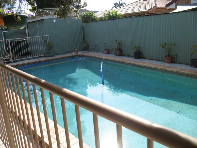 8 Regensberg Close, Varsity Lakes QLD 4227