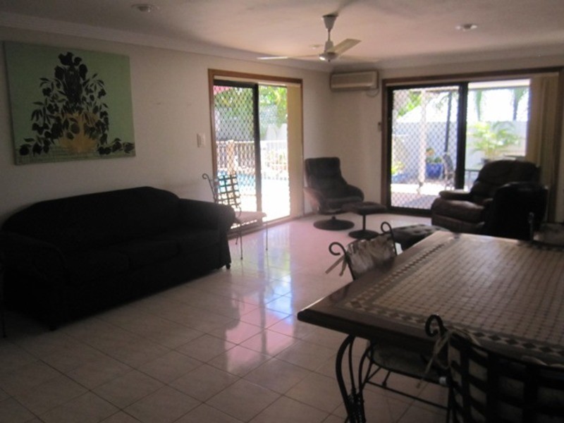 5 Grenaside Circuit, Robina QLD 4226