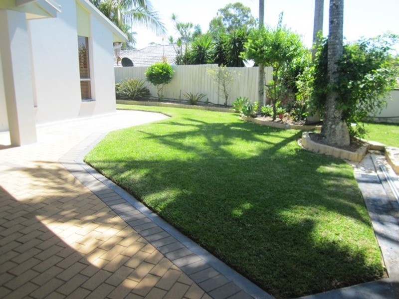 5 Grenaside Circuit, Robina QLD 4226