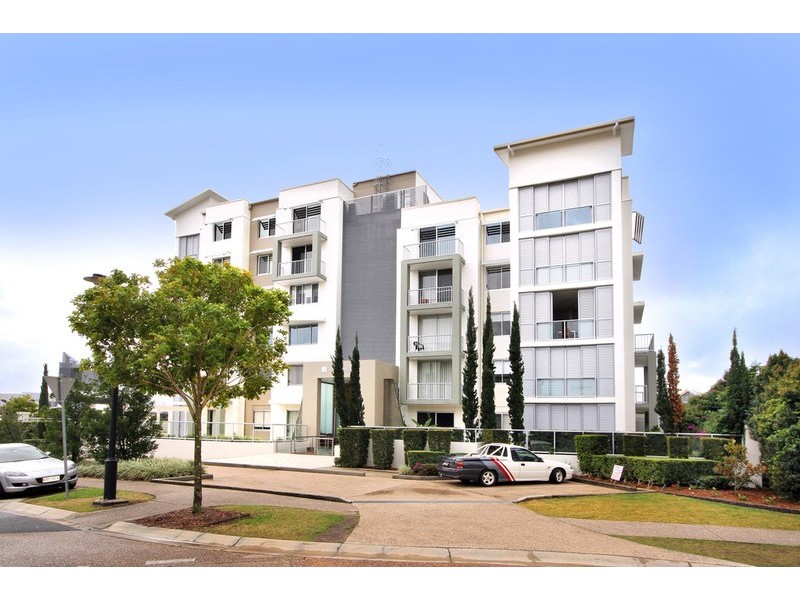 5/34 Riverwalk Avenue, Robina QLD 4226