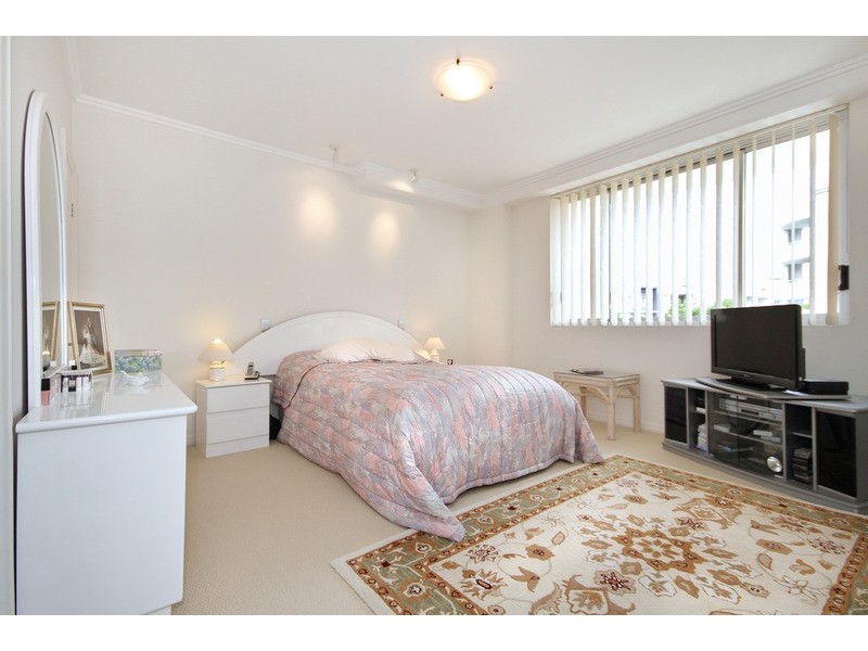 5/34 Riverwalk Avenue, Robina QLD 4226