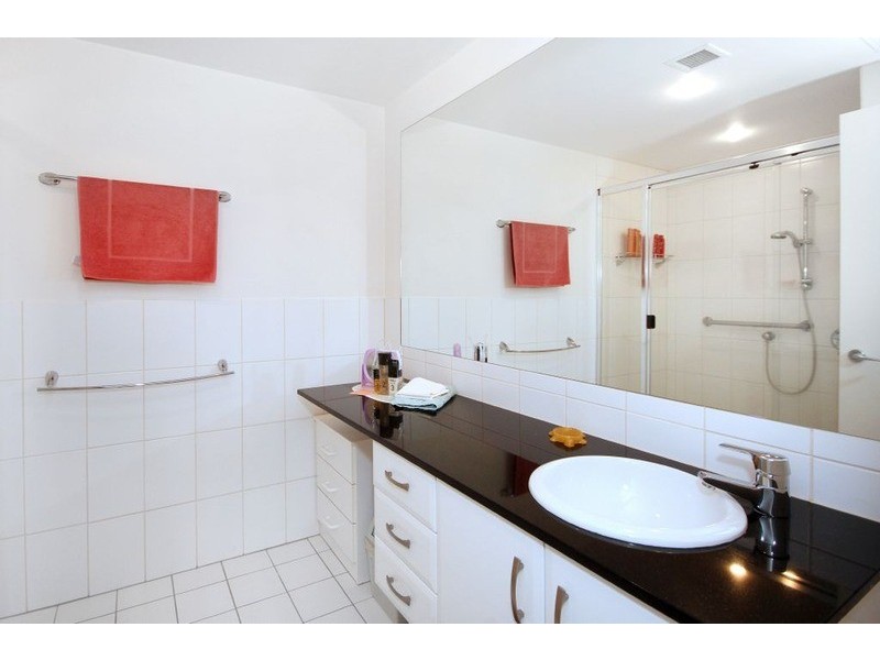 5/34 Riverwalk Avenue, Robina QLD 4226