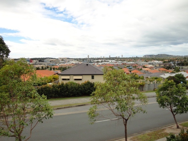 2/8 Blue Ridge, Varsity Lakes QLD 4227