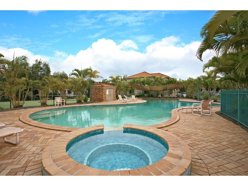 21 Regensberg Crescent, Varsity Lakes QLD 4227