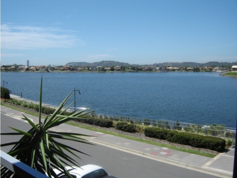 58 Watts Drive, Varsity Lakes QLD 4227