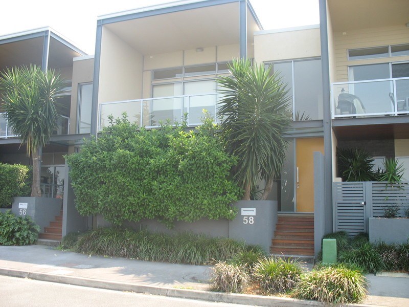 58 Watts Drive, Varsity Lakes QLD 4227