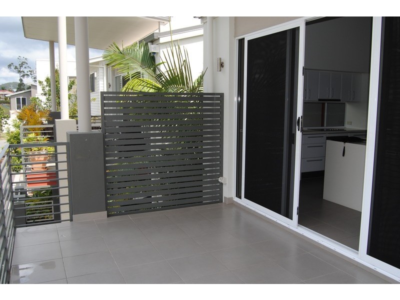 2/1 Cape Martin  Place, Varsity Lakes QLD 4227