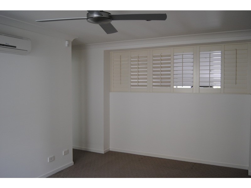 2/1 Cape Martin  Place, Varsity Lakes QLD 4227