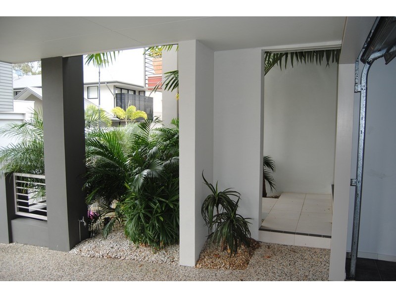 2/1 Cape Martin  Place, Varsity Lakes QLD 4227