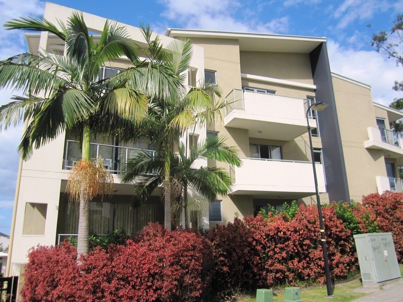 8/10 Valbonne Avenue, Varsity Lakes QLD 4227