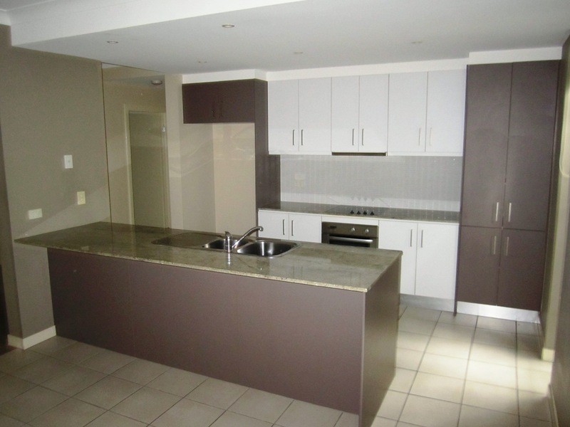 8/10 Valbonne Avenue, Varsity Lakes QLD 4227